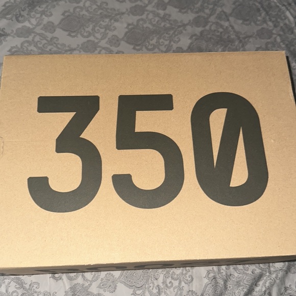 Yeezy Boost 350’s v2 Static Non-Reflective - Picture 5 of 6